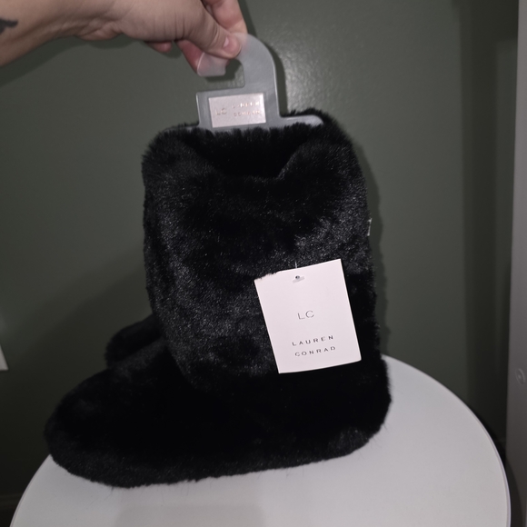 LC Lauren Conrad Black Furry Slippers - Picture 3 of 5